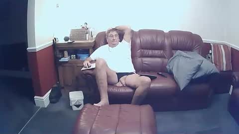 Snapshot of maxi_johnes chatting on 09.19.25 MAX online show from 09.19.25