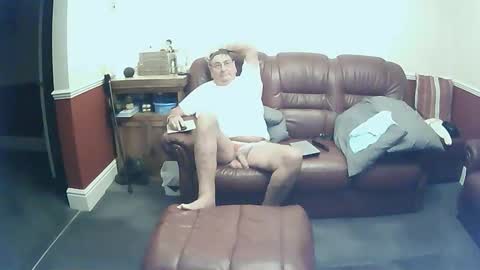 Snapshot of maxi_johnes chatting on 10.13.25 MAX online show from 10.13.25