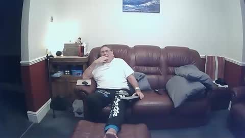 Snapshot of maxi_johnes chatting on 10.21.25 MAX online show from 10.21.25