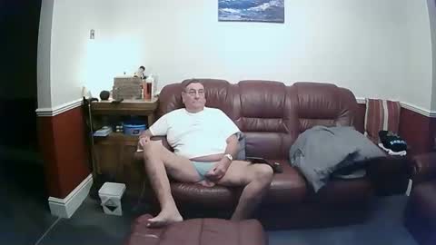 Snapshot of maxi_johnes chatting on 10.22.25 MAX online show from 10.22.25