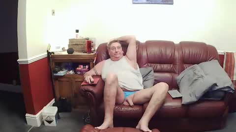 Snapshot of maxi_johnes chatting on 01.05.26 MAX online show from 01.05.26