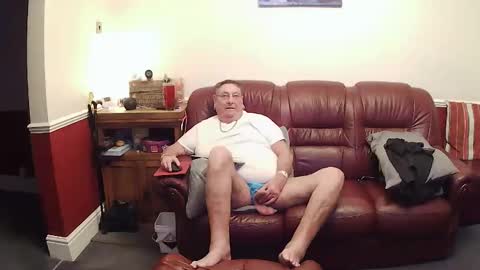 Snapshot of maxi_johnes chatting on 03.14.26 MAX online show from 03.14.26