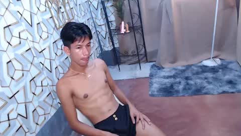 Snapshot of maxiebunny99 chatting on 02.20.25 Reyn online show from 02.20.25