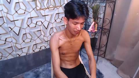 Snapshot of maxiebunny99 chatting on 02.23.25 Reyn online show from 02.23.25