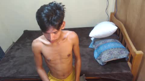 Snapshot of maxiebunny99 chatting on 03.05.25 Reyn online show from 03.05.25