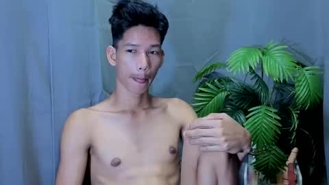 Snapshot of maxiebunny99 chatting on 10.03.25 Reyn online show from 10.03.25