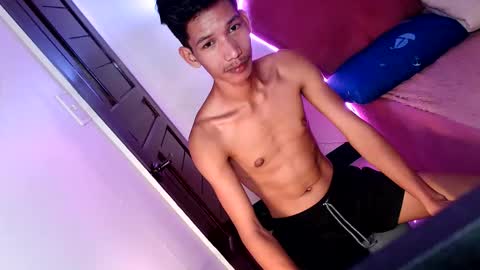 Snapshot of maxiebunny99 chatting on 10.09.25 Reyn online show from 10.09.25