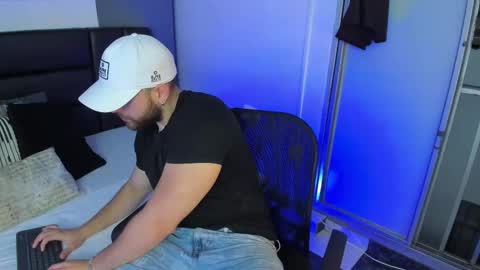 Maximo Wolf online show from 02.21.25