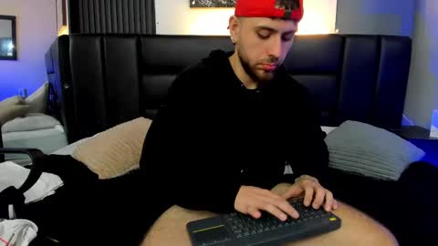 Maximo Wolf online show from 09.18.25