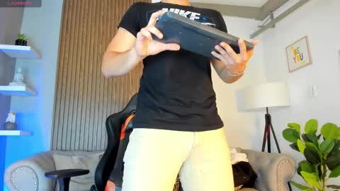 Maximo Wolf online show from 09.28.25