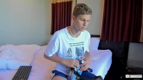 Snapshot of maxim_burn chatting on 12.22.25 maxim burn online show from 12.22.25