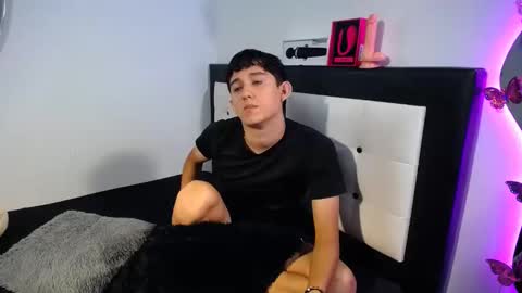 Snapshot of maximo_and_isa chatting on 10.05.25 -- maximo and isa -- online show from 10.05.25