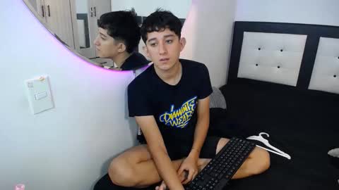 -- maximo and isa -- online show from 11.04.25