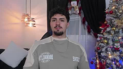 Snapshot of maximo_rodriguez chatting on 12.11.24 Maximo online show from 12.11.24