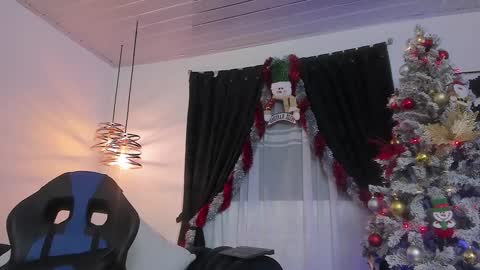 Snapshot of maximo_rodriguez chatting on 12.21.24 Maximo online show from 12.21.24