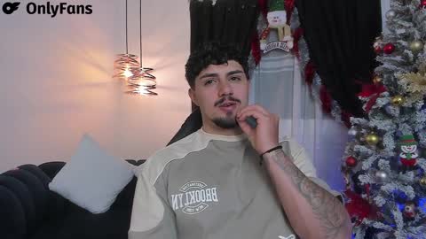 Snapshot of maximo_rodriguez chatting on 01.08.25 Maximo online show from 01.08.25