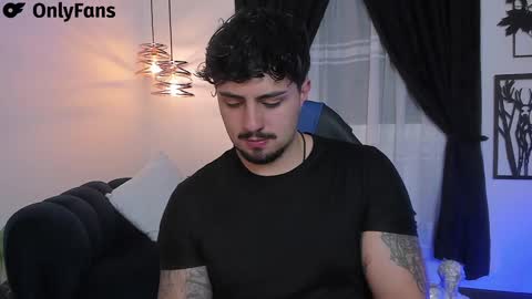 Snapshot of maximo_rodriguez chatting on 01.10.25 Maximo online show from 01.10.25