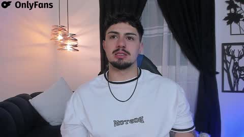 Snapshot of maximo_rodriguez chatting on 01.12.25 Maximo online show from 01.12.25