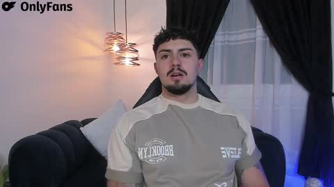 Snapshot of maximo_rodriguez chatting on 01.16.25 Maximo online show from 01.16.25