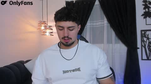 Snapshot of maximo_rodriguez chatting on 01.17.25 Maximo online show from 01.17.25