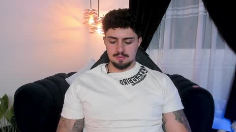 Snapshot of maximo_rodriguez chatting on 01.20.25 Maximo online show from 01.20.25