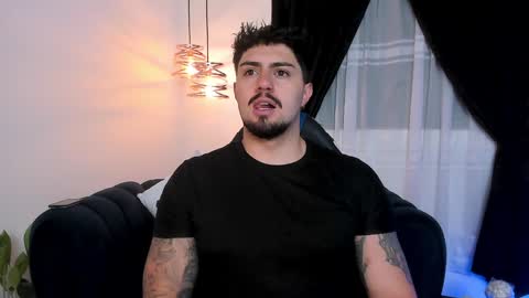 Snapshot of maximo_rodriguez chatting on 01.22.25 Maximo online show from 01.22.25