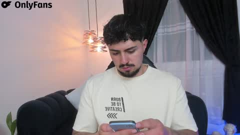 Snapshot of maximo_rodriguez chatting on 02.02.25 Maximo online show from 02.02.25