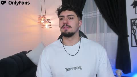 Snapshot of maximo_rodriguez chatting on 02.03.25 Maximo online show from 02.03.25