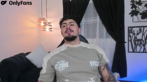 Snapshot of maximo_rodriguez chatting on 02.15.25 Maximo online show from 02.15.25