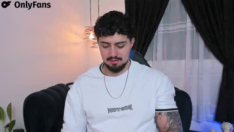 Snapshot of maximo_rodriguez chatting on 02.24.25 Maximo online show from 02.24.25