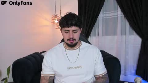 Snapshot of maximo_rodriguez chatting on 02.25.25 Maximo online show from 02.25.25