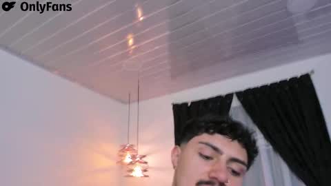 Snapshot of maximo_rodriguez chatting on 02.28.25 Maximo online show from 02.28.25