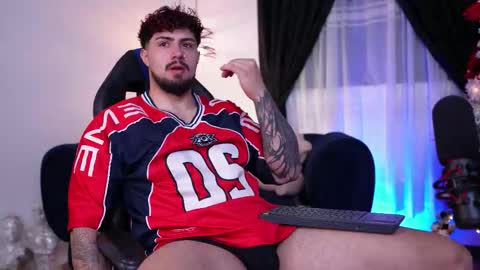 Snapshot of maximo_rodriguez chatting on 12.21.25 Maximo online show from 12.21.25