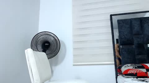 Snapshot of maximo_sebastian chatting on 01.12.25 Maximo Sebastian online show from 01.12.25