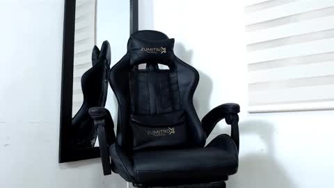 Snapshot of maximo_sebastian chatting on 12.01.25 Maximo Sebastian online show from 12.01.25