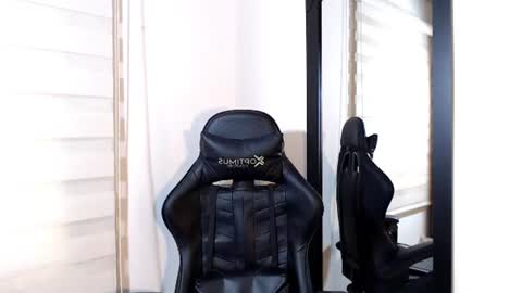 Snapshot of maximo_sebastian chatting on 06.18.26 Maximo Sebastian online show from 06.18.26