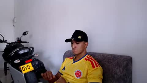 Snapshot of maximo_sebastian chatting on 06.23.26 Maximo Sebastian online show from 06.23.26