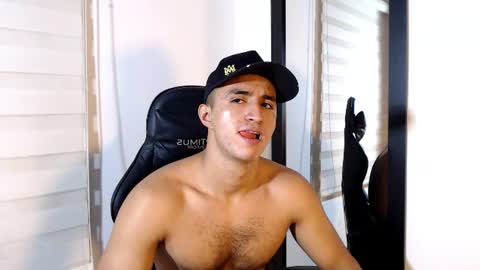 Snapshot of maximo_sebastian chatting on 06.25.26 Maximo Sebastian online show from 06.25.26