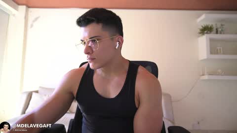 Snapshot of maximohoot chatting on 05.20.26 Sebastian online show from 05.20.26