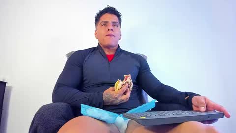 Maximoscott online show from 02.12.25