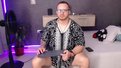 Snapshot of maximussantorini chatting on 06.24.26 maximus online show from 06.24.26