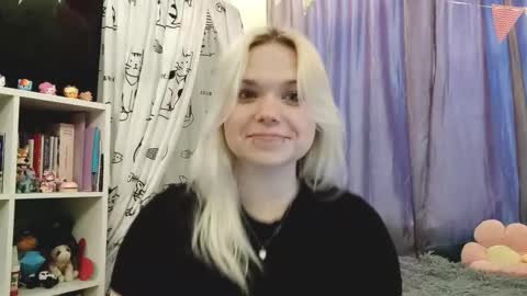 Snapshot of maxinecheatwood chatting on 02.18.26 Isabella online show from 02.18.26