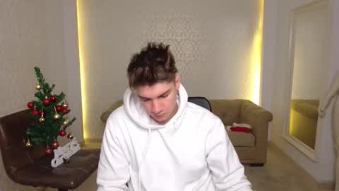 MaxKaiden online show from 12.22.25