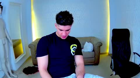 Snapshot of maxkaiden chatting on 02.13.26 MaxKaiden online show from 02.13.26