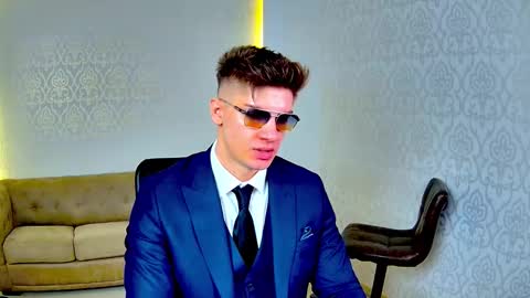 Snapshot of maxkaiden chatting on 02.14.26 MaxKaiden online show from 02.14.26