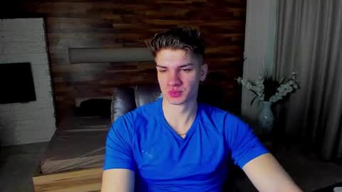 Snapshot of maxkaiden chatting on 03.18.26 MaxKaiden online show from 03.18.26