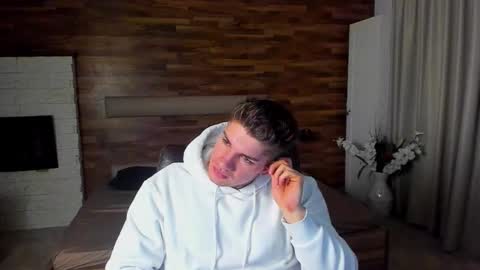 Snapshot of maxkaiden chatting on 03.19.26 MaxKaiden online show from 03.19.26