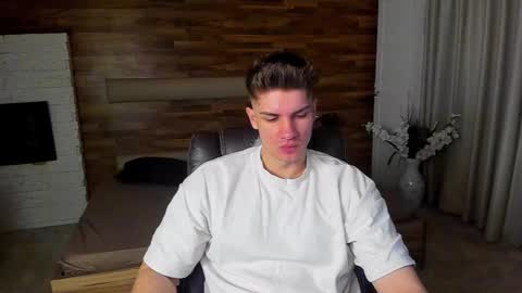 Snapshot of maxkaiden chatting on 03.20.26 MaxKaiden online show from 03.20.26