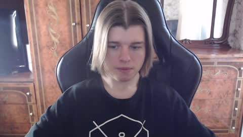 Snapshot of maxplay18 chatting on 12.04.24 Max online show from 12.04.24