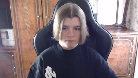 Snapshot of maxplay18 chatting on 12.21.24 Max online show from 12.21.24